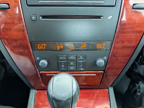 Used 2007 Cadillac STS w/ Wood Trim Package RWD image 28