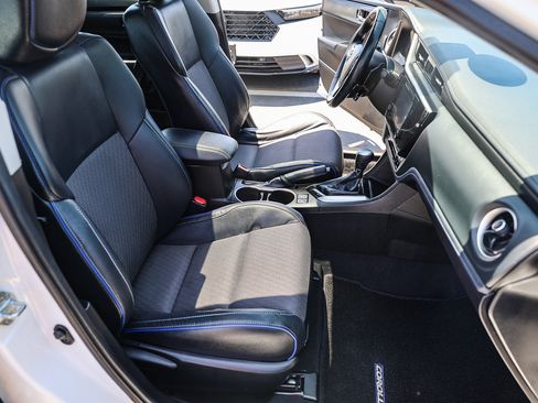 Used 2019 Toyota Corolla SE w/ SE Premium Package FWD image 9