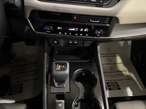 Certified 2025 Nissan Rogue SV image 21