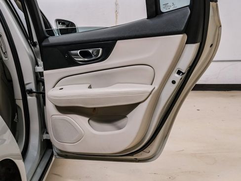 Used 2019 Volvo S60 T5 Momentum w/ Premium Package image 48