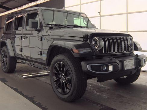 Used 2025 Jeep Wrangler Unlimited Sahara w/ Safety Group image 2