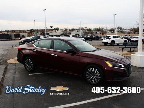 Used 2025 Nissan Altima 2.5 SV image 1