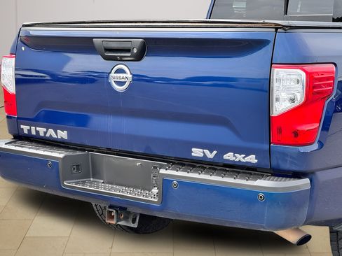 Used 2017 Nissan Titan SV AWD/4WD image 38