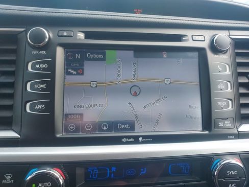 Used 2015 Toyota Highlander XLE AWD/4WD image 17