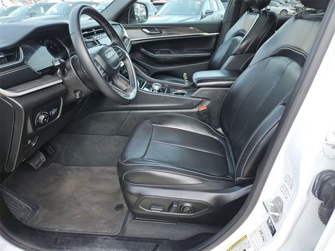 Used 2024 Jeep Grand Cherokee L Limited w/ Luxury Tech Group II image 11