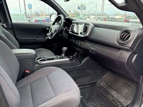 Used 2019 Toyota Tacoma TRD Off-Road image 10