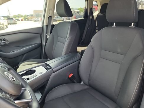 Used 2024 Nissan Rogue S FWD image 11