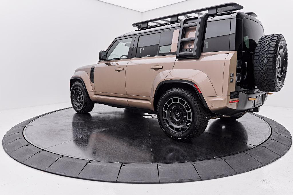 Used 2025 Land Rover Defender 110 AWD/4WD image 11
