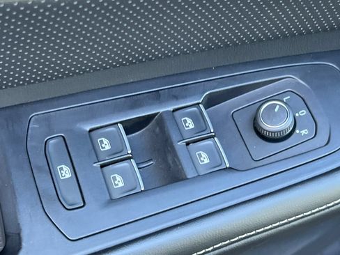 Used 2024 Volkswagen Atlas SE FWD image 12