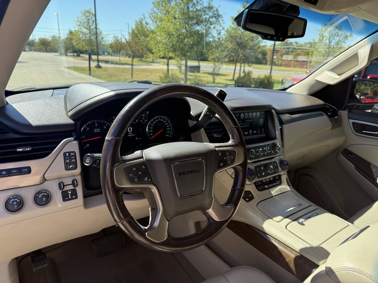 Used 2018 GMC Yukon Denali w/ Denali Ultimate Package AWD/4WD image 8