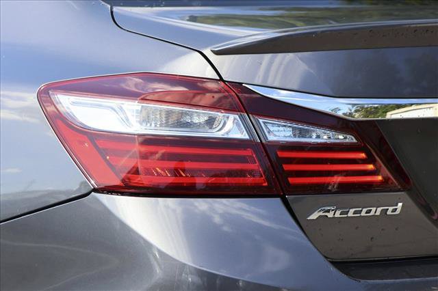 Used 2017 Honda Accord Touring image 11