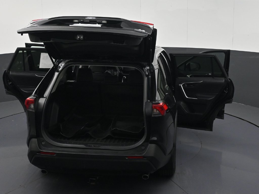 Used 2021 Toyota RAV4 LE AWD/4WD image 43