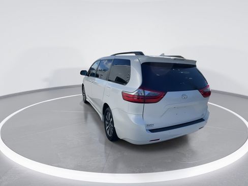 Used 2020 Toyota Sienna XLE w/ XLE Navigation Package AWD/4WD image 15