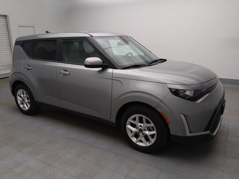 Used 2025 Kia Soul S image 11