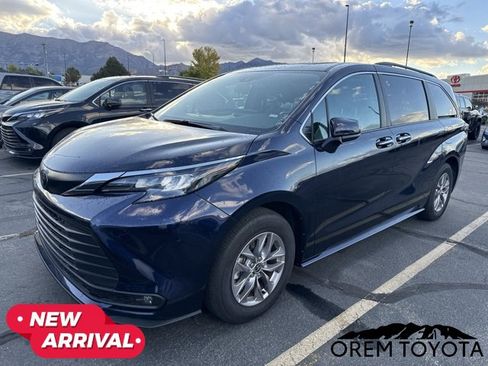Used 2026 Toyota Sienna XLE FWD image 12