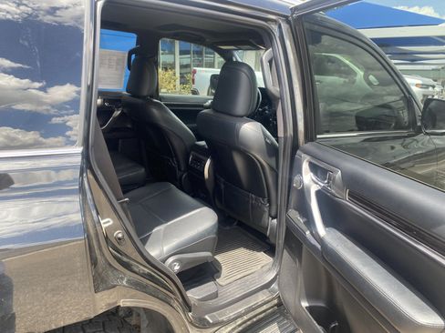 Used 2022 Lexus GX 460 Luxury w/ Sport Design Package AWD/4WD image 13