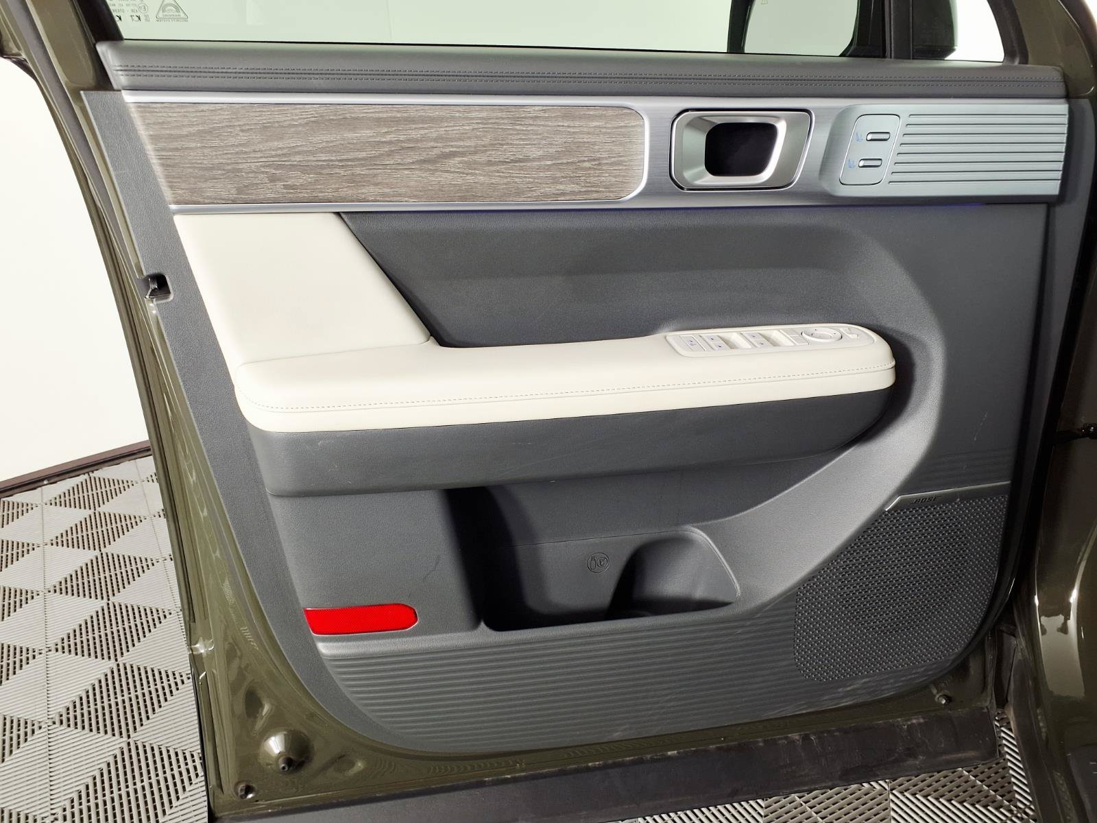 Certified 2024 Hyundai Santa Fe Limited FWD image 17