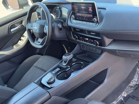 Certified 2025 Nissan Rogue SV image 9