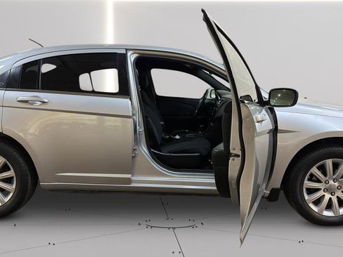 Used 2012 Chrysler 200 Touring image 16