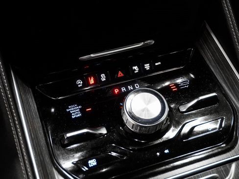 Used 2024 Jeep Wagoneer Series III w/ Flexible Seating Group image 31