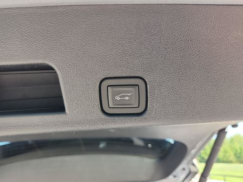 Certified 2025 GMC Acadia Elevation AWD/4WD image 10
