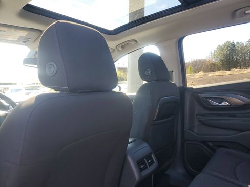 Used 2023 GMC Terrain SLE w/ Driver Convenience Package image 7