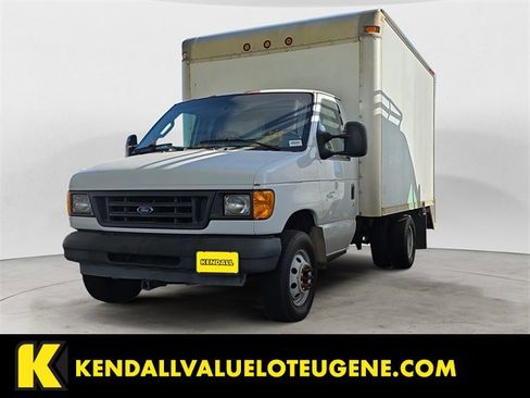 Used 2004 Ford E-350 and Econoline 350 Super Duty image 1