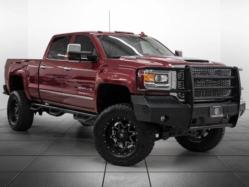 Used 2018 GMC Sierra 2500 Denali w/ Duramax Plus Package AWD/4WD image 7