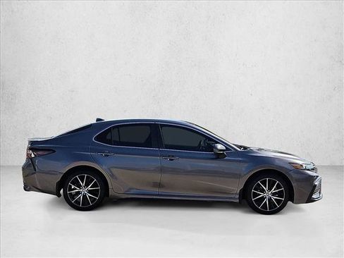 Used 2024 Toyota Camry SE FWD image 4
