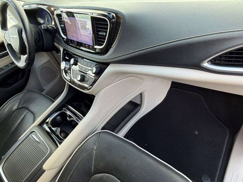 Used 2022 Chrysler Pacifica Limited FWD image 33