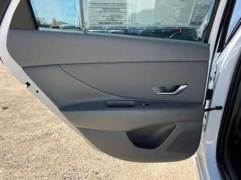 Used 2025 Hyundai Elantra Sport image 10