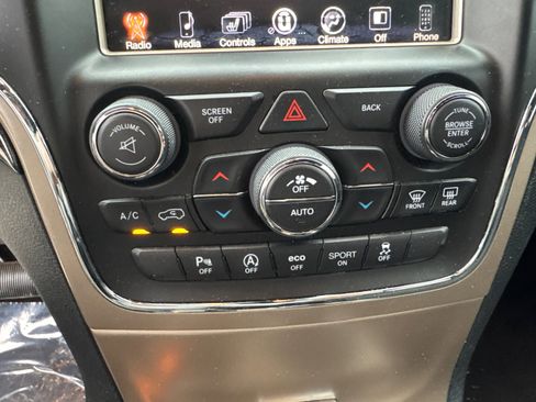 Used 2016 Jeep Grand Cherokee Laredo 75th Anniversary image 25