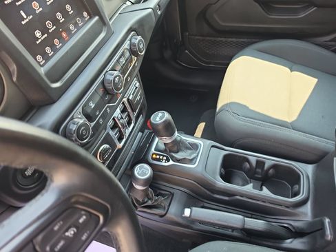 Used 2021 Jeep Wrangler Unlimited Sport AWD/4WD image 21
