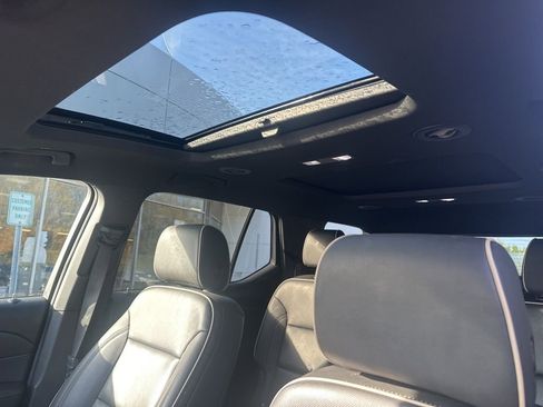 Used 2023 Chevrolet Traverse Premier image 13
