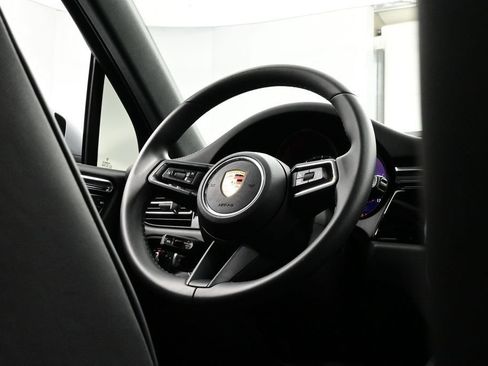 Certified 2025 Porsche Macan AWD/4WD image 21