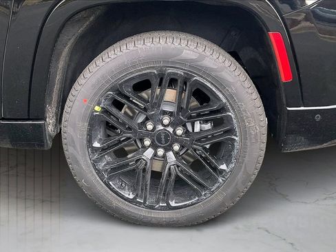 New 2026 Jeep Grand Wagoneer L Limited AWD/4WD image 37