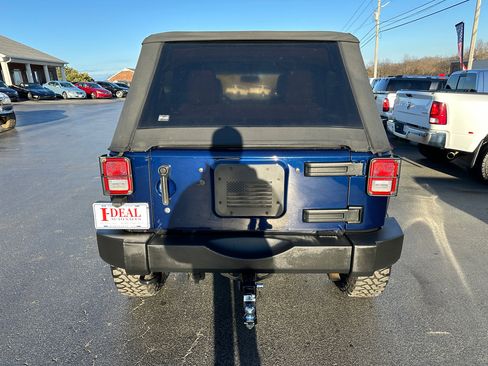 Used 2013 Jeep Wrangler Unlimited Sport image 3