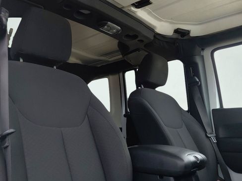 Used 2018 Jeep Wrangler Unlimited Sport S AWD/4WD image 11