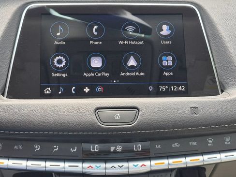 Used 2019 Cadillac XT4 Luxury w/ Cold Weather Package AWD/4WD image 12