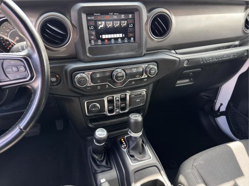 Used 2021 Jeep Wrangler Unlimited Sport AWD/4WD image 12