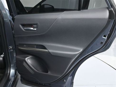 Used 2023 Toyota Venza Limited image 2