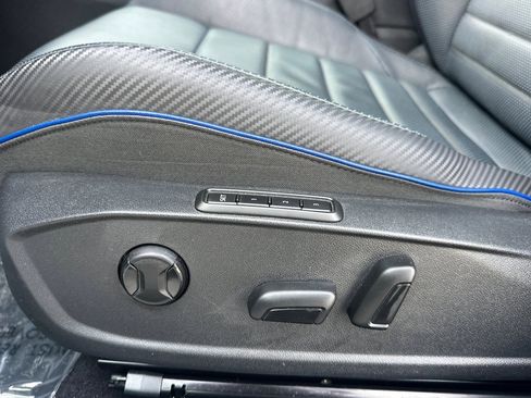 Used 2022 Volkswagen Golf R image 13