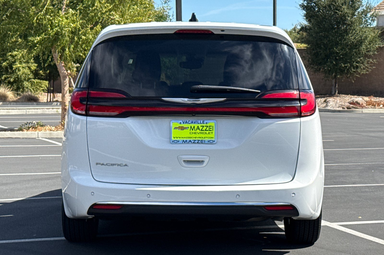 Used 2023 Chrysler Pacifica Touring-L FWD image 12