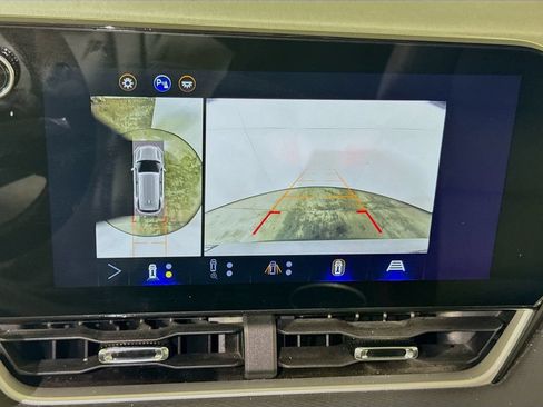 Used 2025 Chevrolet Equinox LT w/ Convenience Package II FWD image 12