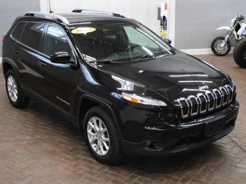 Used 2017 Jeep Cherokee Latitude image 26