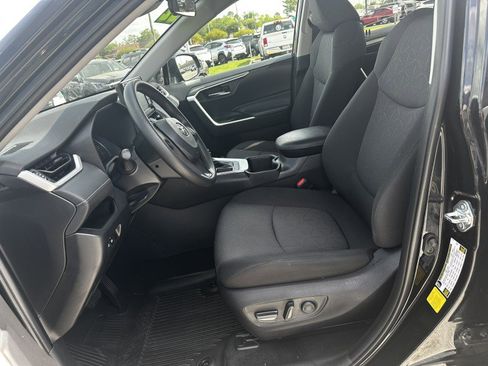 Used 2022 Toyota RAV4 XLE image 16