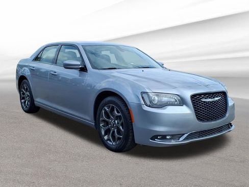 Used 2018 Chrysler 300 S AWD/4WD image 8