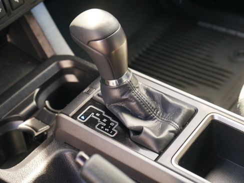 Used 2020 Toyota Tacoma TRD Off-Road w/ Technology Package AWD/4WD image 19