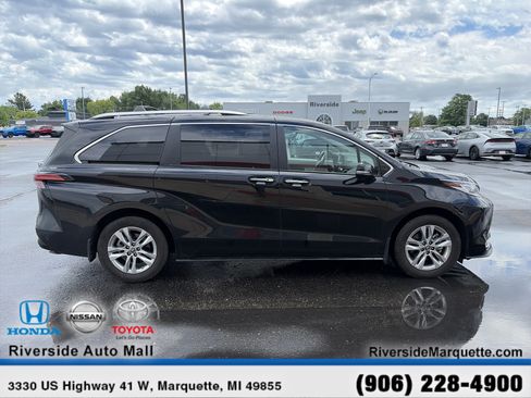 Used 2024 Toyota Sienna Limited AWD/4WD image 10
