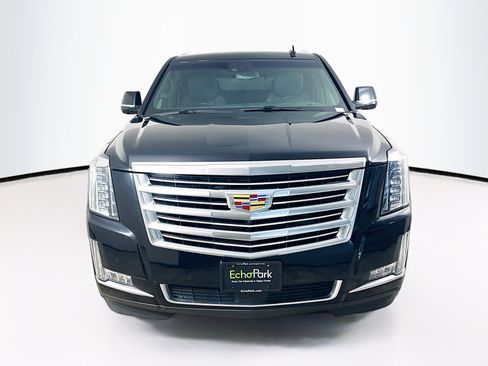 Used 2018 Cadillac Escalade Platinum image 2